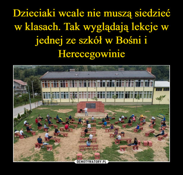 Dzieciaki wcale nie muszą siedzieć w klasach. Tak wyglądają lekcje w jednej ze szkół w Bośni i Herecegowinie