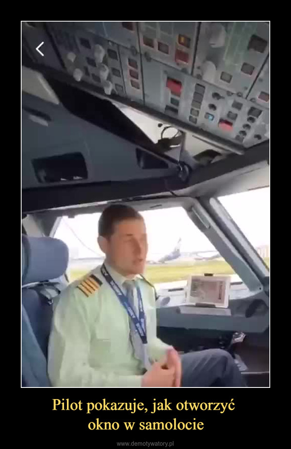 Pilot pokazuje, jak otworzyć okno w samolocie –  