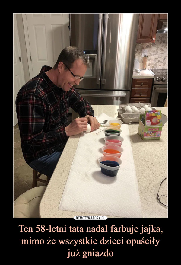 Ten 58-letni tata nadal farbuje jajka,mimo że wszystkie dzieci opuściłyjuż gniazdo –  