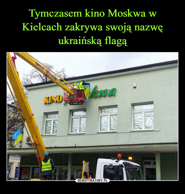 Tymczasem kino Moskwa w Kielcach zakrywa swoją nazwę ukraińską flagą
