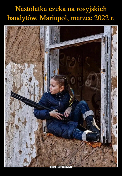 Nastolatka czeka na rosyjskich bandytów. Mariupol, marzec 2022 r.