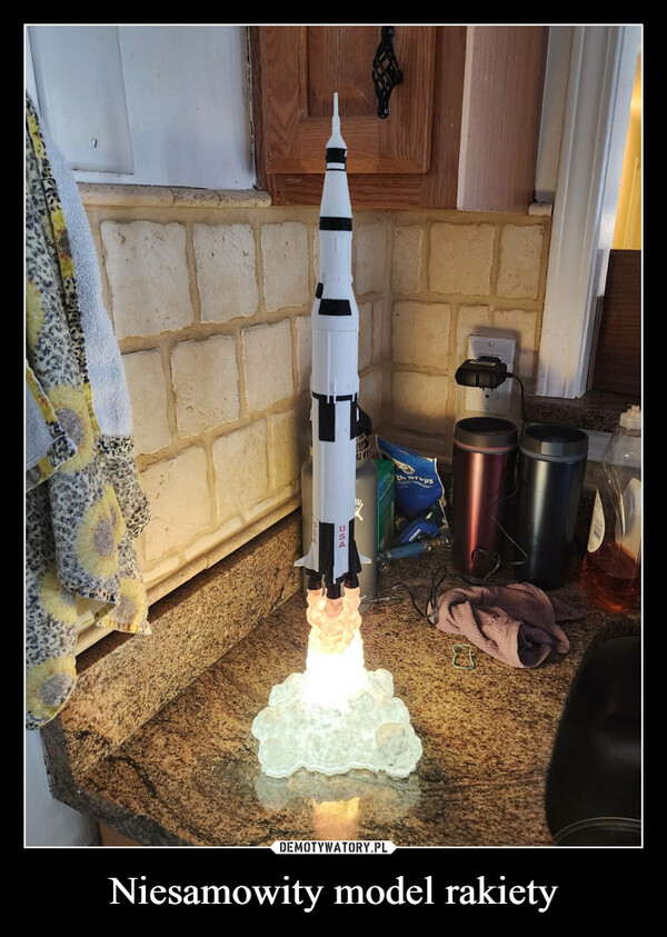 Niesamowity model rakiety