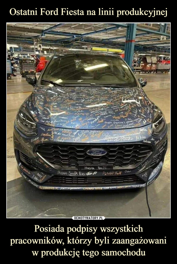 Ostatni Ford Fiesta na linii produkcyjnej Posiada podpisy wszystkich pracowników, którzy byli zaangażowani w produkcję tego samochodu